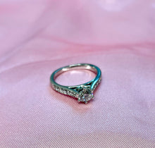 Load image into Gallery viewer, Solitaire Diamond Ring in Platinum