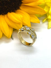 Load image into Gallery viewer, Dazzling Diamond Ring Set in 18ct Yellow Gold