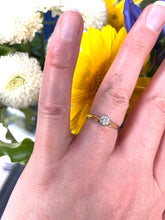 Load image into Gallery viewer, Classic Solitaire Ring