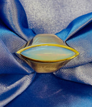 Load image into Gallery viewer, Amazing Marquise Cut Moonstone in 18ct Yellow Gold