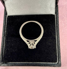 Load image into Gallery viewer, Solitaire Diamond Ring in Platinum