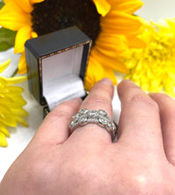 Load image into Gallery viewer, Stunning Diamond Ring Set in Platinum