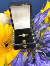 Load image into Gallery viewer, Classic Solitaire Ring