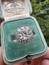 Load image into Gallery viewer, Platinum 1ct Diamond Cluster Ring