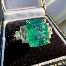 Load image into Gallery viewer, Emerald and Diamond Ring