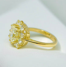 Load image into Gallery viewer, Spectacular Diamond Ring in 18ct Yellow Gold