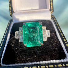 Load image into Gallery viewer, Emerald and Diamond Ring