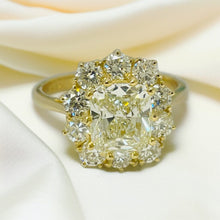 Load image into Gallery viewer, Spectacular Diamond Ring in 18ct Yellow Gold