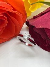Load image into Gallery viewer, Gorgeous Diamond Solitaire Ring Set in Platinum