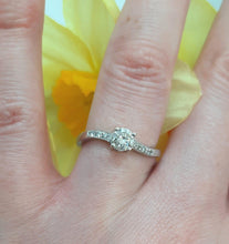 Load image into Gallery viewer, 18ct White Gold Ring