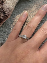 Load image into Gallery viewer, Solitaire Diamond Ring