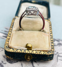 Load image into Gallery viewer, Aquamarine & Diamond Ring