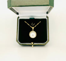 Load image into Gallery viewer, Mabé Pearl Pendant in 14ct Yellow Gold with Chain
