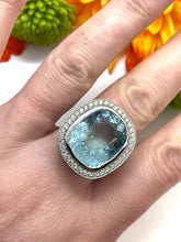 Load image into Gallery viewer, Aquamarine and Diamond Ring Set in Platinum
