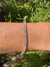 Load image into Gallery viewer, Diamond Tennis Bracelet in 18ct Gold
