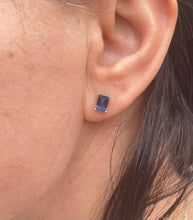 Load image into Gallery viewer, Ceylon Blue Sapphire Stud Earrings in Platinum
