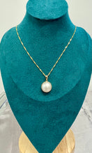 Load image into Gallery viewer, Mabé Pearl Pendant in 14ct Yellow Gold with Chain
