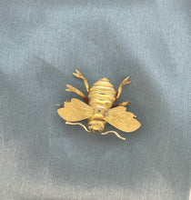 Load image into Gallery viewer, 18ct Yellow Gold Bee and Diamond Brooch
