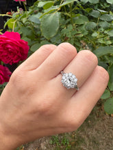 Load image into Gallery viewer, Platinum 1ct Diamond Cluster Ring
