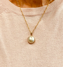 Load image into Gallery viewer, Mabé Pearl Pendant in 14ct Yellow Gold with Chain
