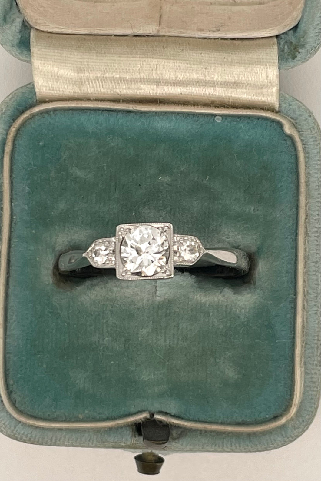 3 Stone Diamond Ring Set in 18ct White Gold