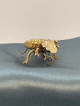 Load image into Gallery viewer, 18ct Yellow Gold Bee and Diamond Brooch
