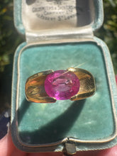 Load image into Gallery viewer, Vintage 1.50ct Pink Sapphire &amp; Yellow Gold Ring
