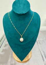 Load image into Gallery viewer, Mabé Pearl Pendant in 14ct Yellow Gold with Chain
