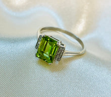 Load image into Gallery viewer, Peridot and Diamond Ring set in Platinum
