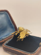 Load image into Gallery viewer, 18ct Yellow Gold Bee and Diamond Brooch
