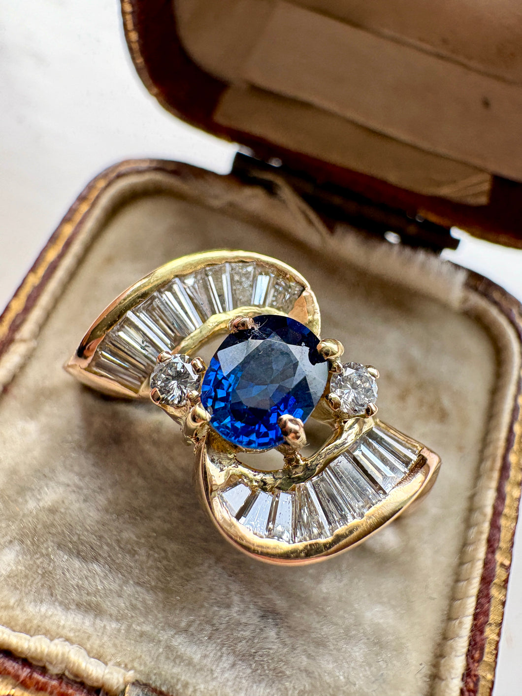 18ct Gold Sapphire Ring with Brilliant & Baguette Diamonds