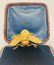 Load image into Gallery viewer, 18ct Yellow Gold Bee and Diamond Brooch
