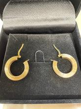 Load image into Gallery viewer, Ribbed 9ct Gold Hoops Earrings
