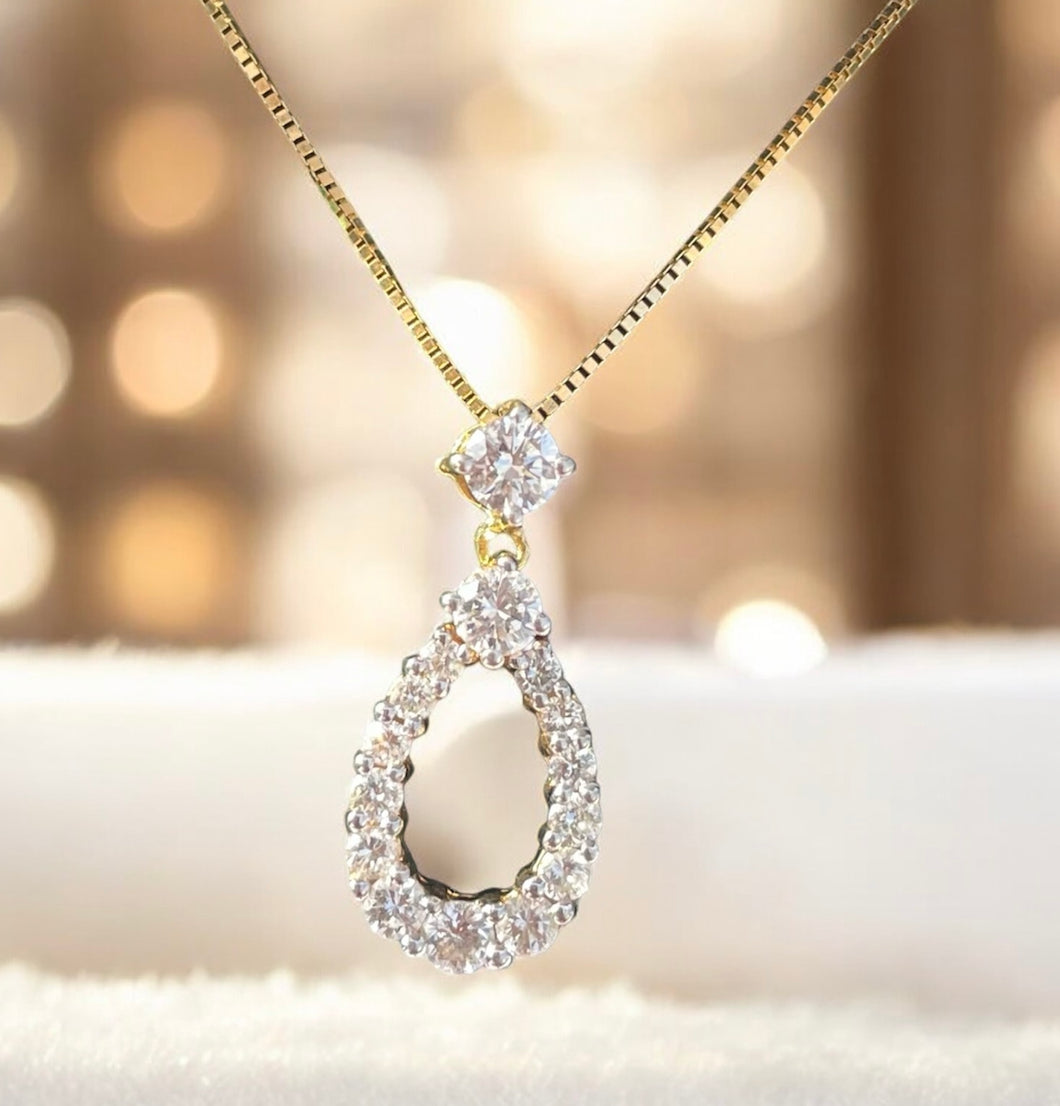 Stunning Diamond Pendant in 18ct Gold
