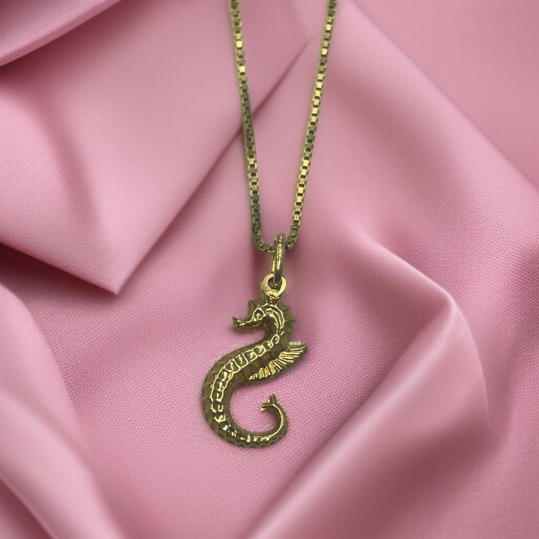 Sumptuous 18ct Gold Seahorse Pendant & Chain