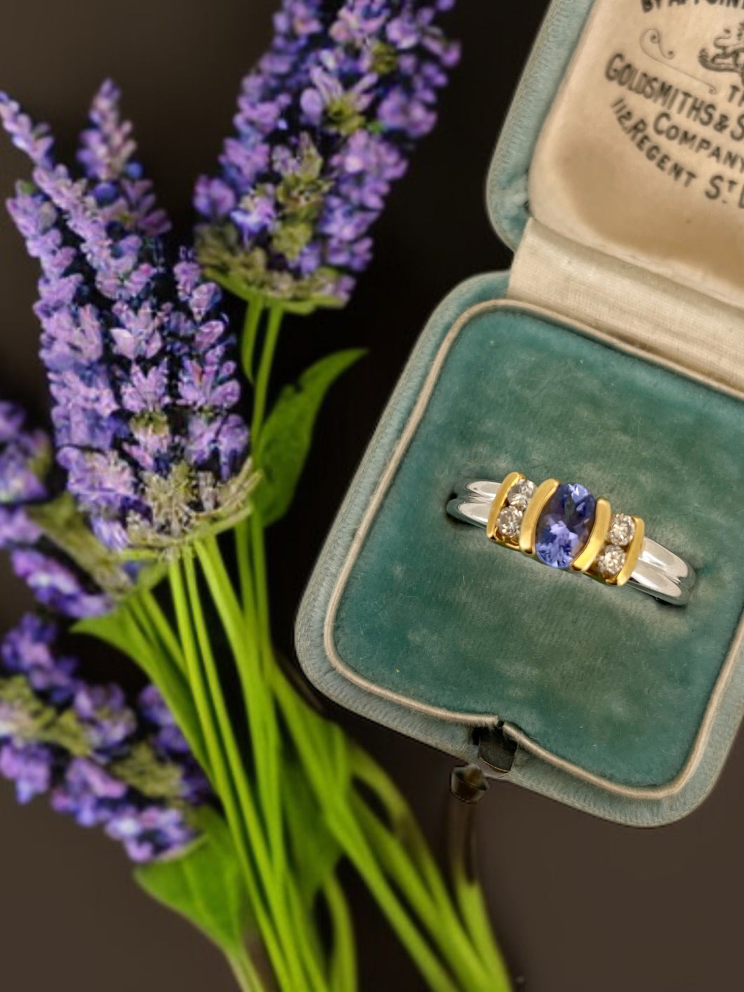 Stunning Tanzanite & Diamond Ring in 18ct Gold