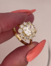 Load and play video in Gallery viewer, Spectacular Diamond Ring in 18ct Yellow Gold
