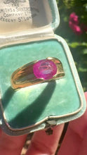 Load and play video in Gallery viewer, Vintage 1.50ct Pink Sapphire &amp; Yellow Gold Ring

